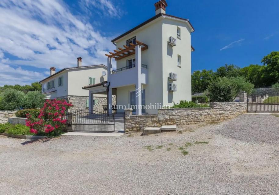 Vila z bazenom in pogledom na morje
