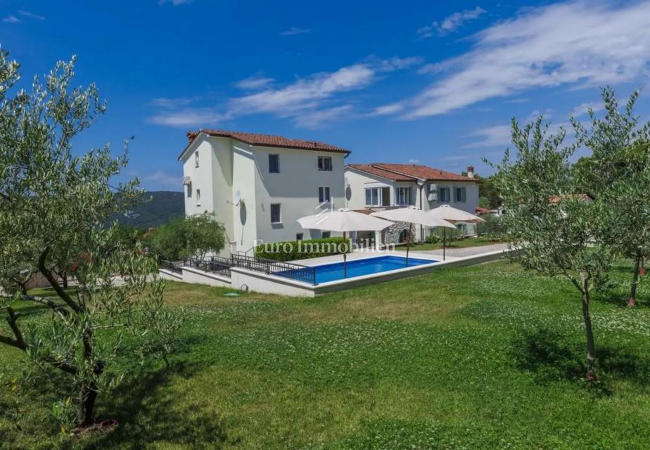 Vila z bazenom in pogledom na morje