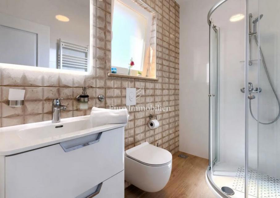 Vila z bazenom in pogledom na morje