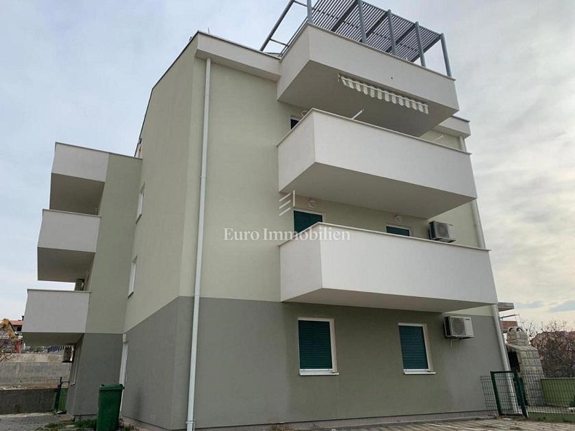  Opremljen apartma v Novalji, otok Pag