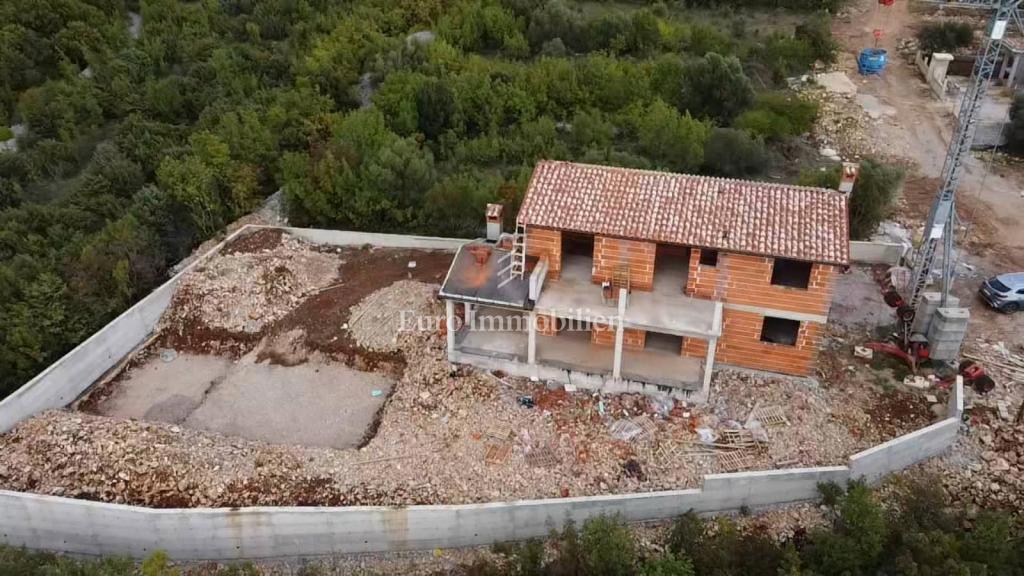 Labin - hiša v izgradnji z bazenom
