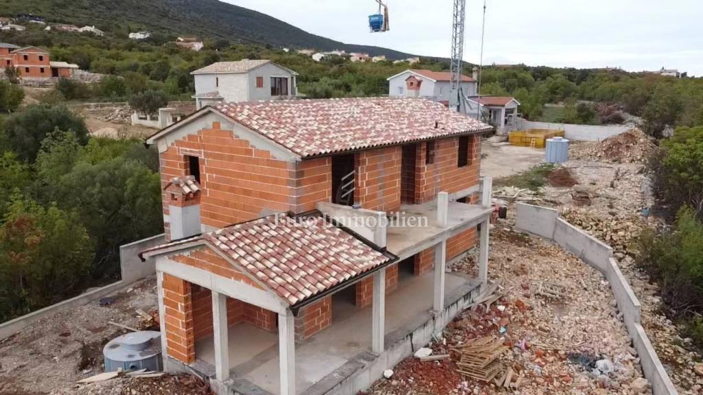Labin - hiša v izgradnji z bazenom