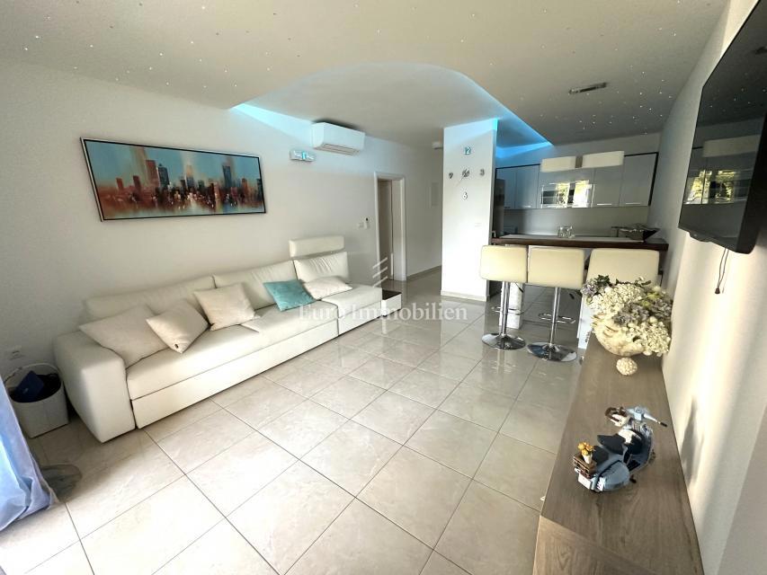 Apartma z vrtom 100 metrov od plaže!