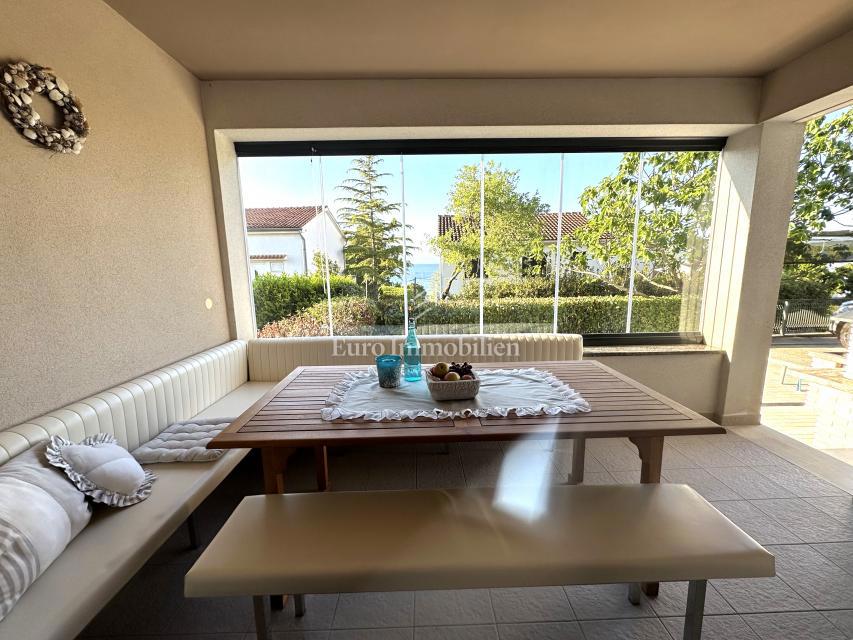 Apartma z vrtom 100 metrov od plaže!