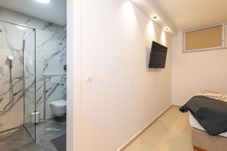 Apartma z bazenom in vrtom