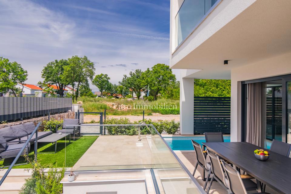 Apartma z bazenom in vrtom