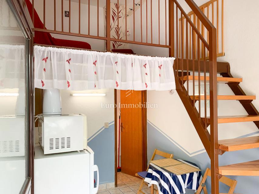 Živogošće - hiša s 7 apartmaji v bližini plaže