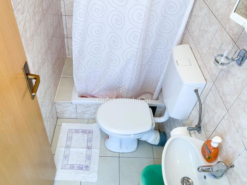 Živogošće - hiša s 7 apartmaji v bližini plaže