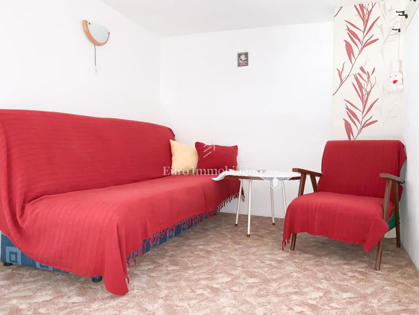 Živogošće - hiša s 7 apartmaji v bližini plaže
