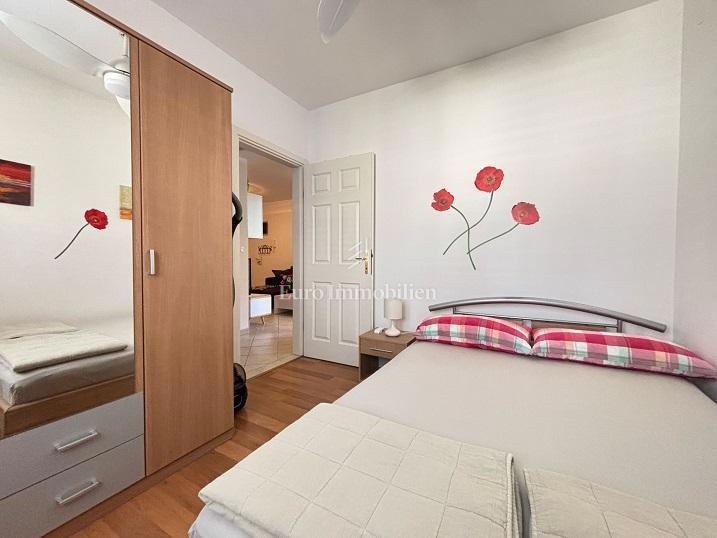 Novalja - apartma v pritličju z veliko teraso