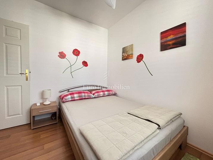 Novalja - apartma v pritličju z veliko teraso