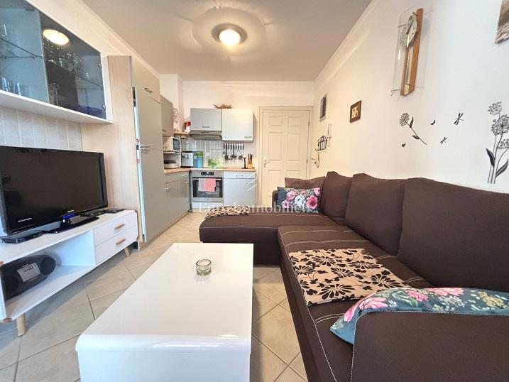 Novalja - apartma v pritličju z veliko teraso