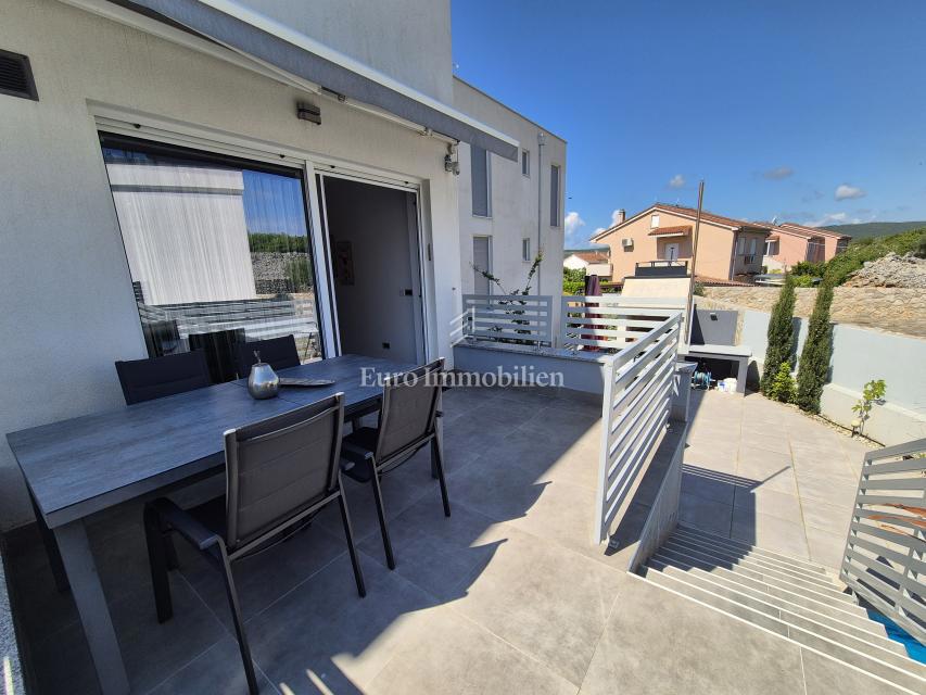 Apartma z bazenom in pogledom na morje
