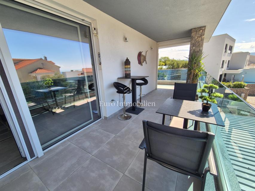 Apartma z bazenom in pogledom na morje
