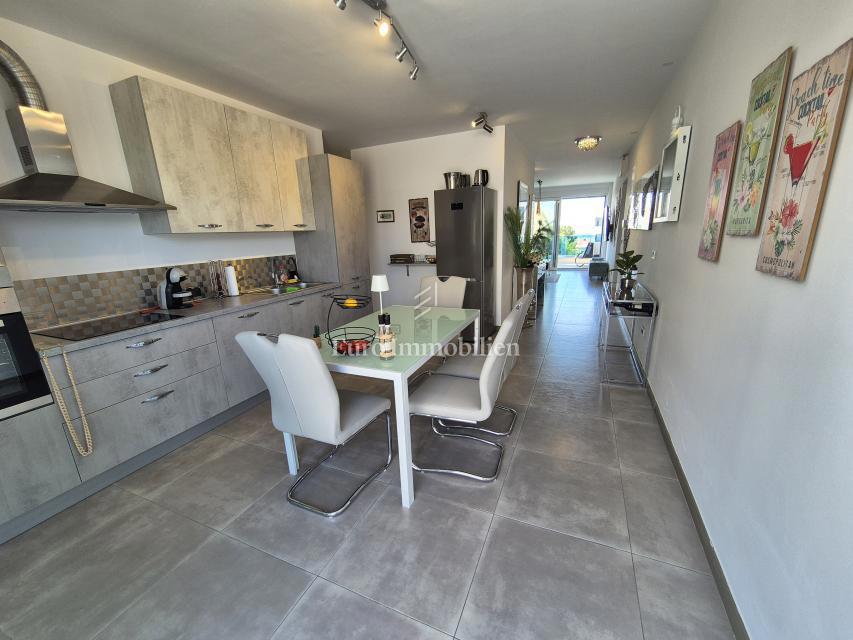 Apartma z bazenom in pogledom na morje