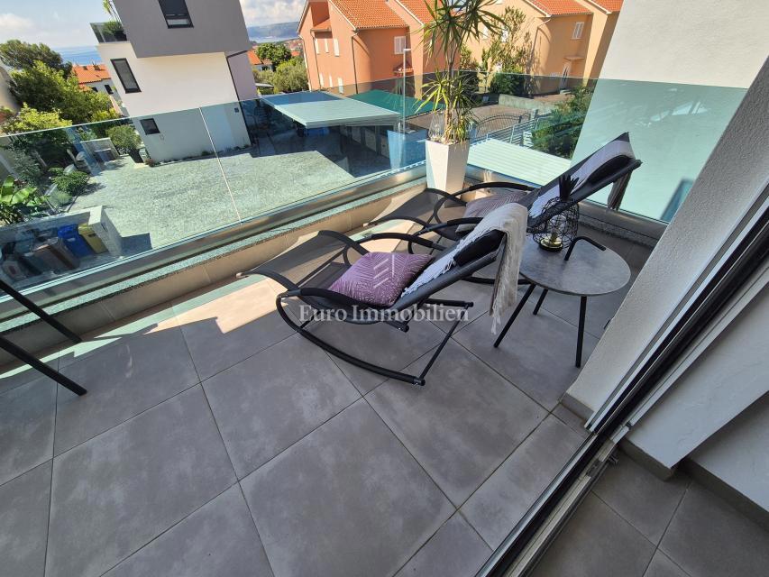 Apartma z bazenom in pogledom na morje