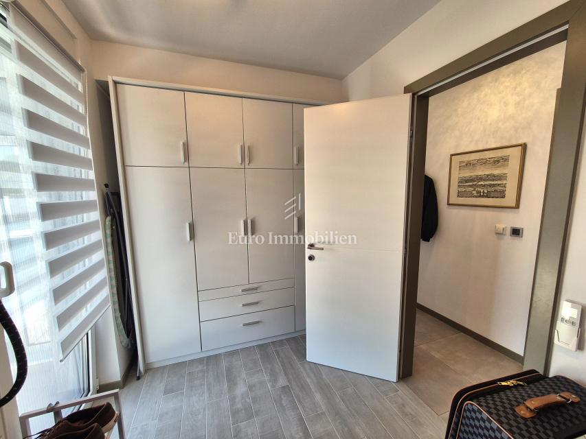 Apartma z bazenom in pogledom na morje