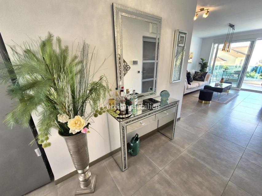 Apartma z bazenom in pogledom na morje