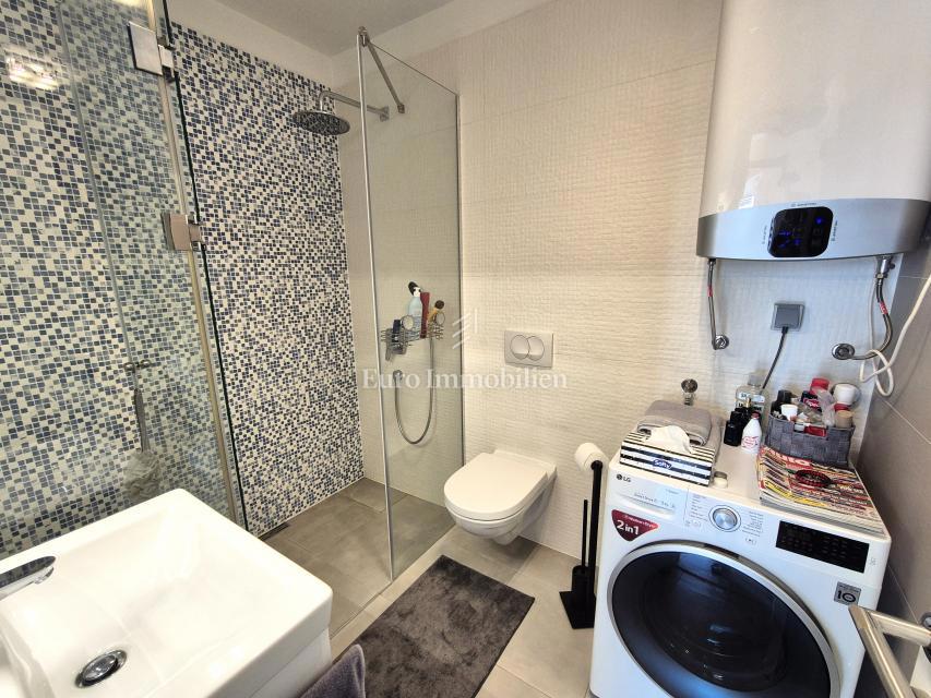 Apartma z bazenom in pogledom na morje