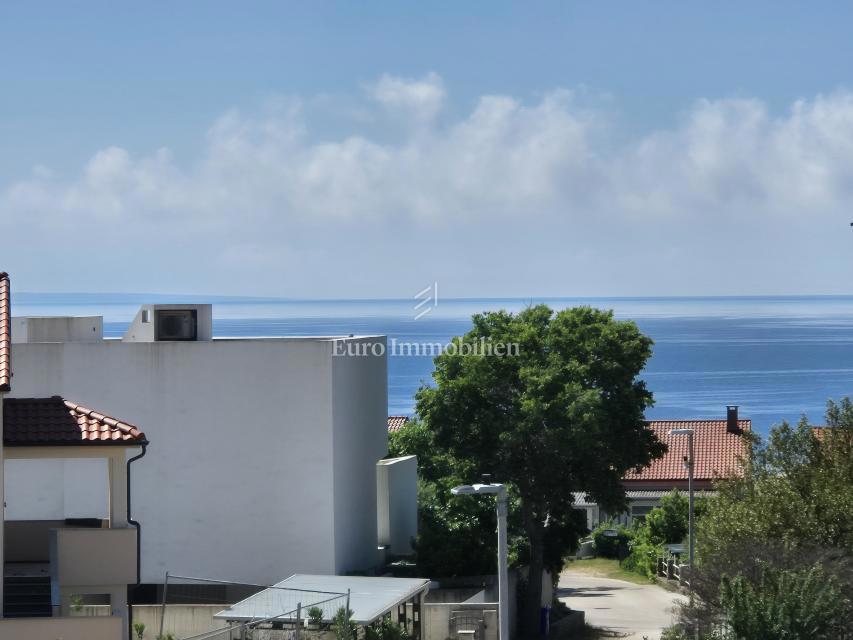 Apartma z bazenom in pogledom na morje