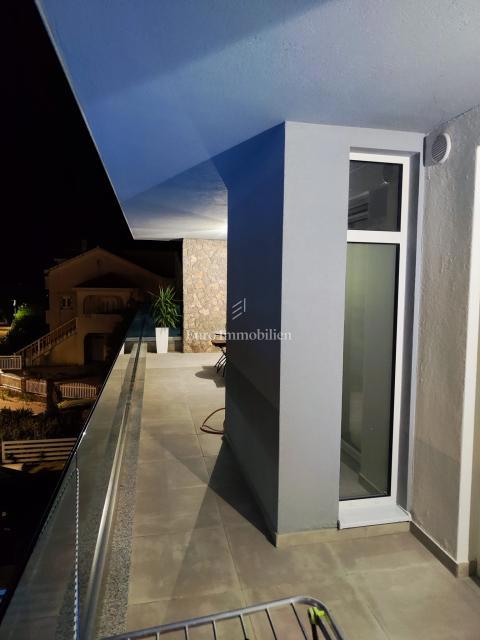 Apartma z bazenom in pogledom na morje