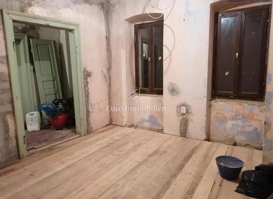 Bribir, hiša za adaptacijo s pogledom na morje