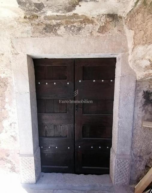 Bribir, hiša za adaptacijo s pogledom na morje