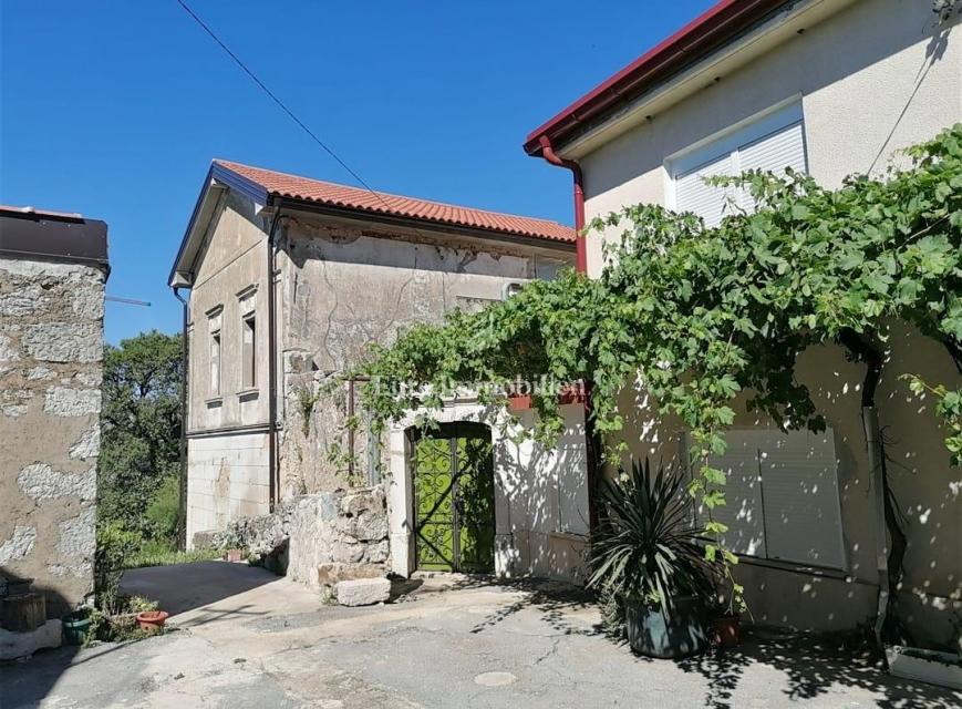 Bribir, hiša za adaptacijo s pogledom na morje