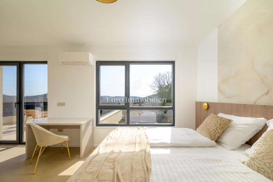 Rovinj - novogradnja z bazenom