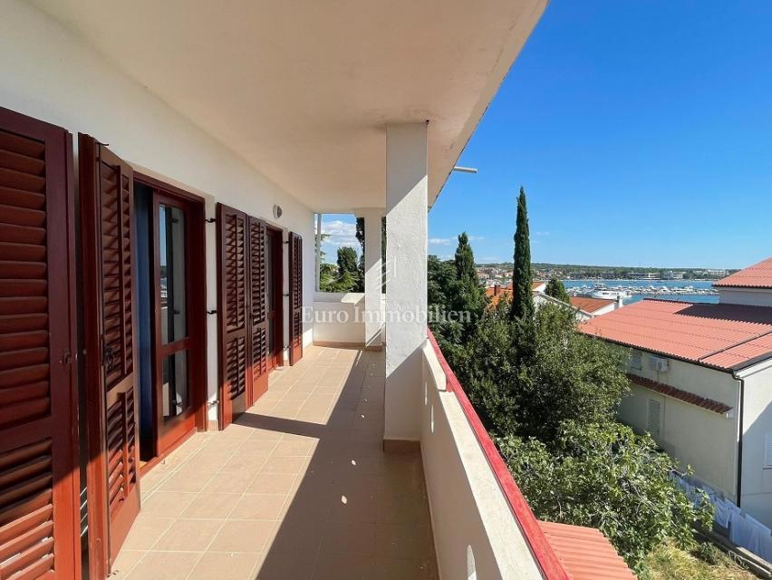 Novalja - hiša s 7 apartmaji in pogledom na morje
