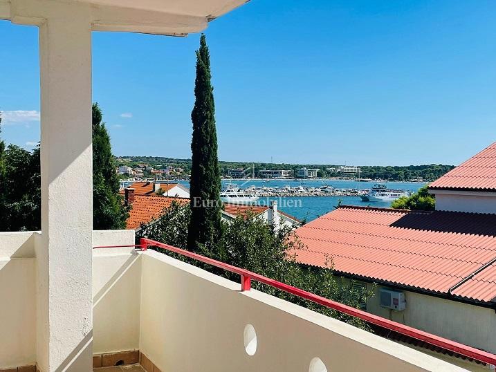 Novalja - hiša s 7 apartmaji in pogledom na morje