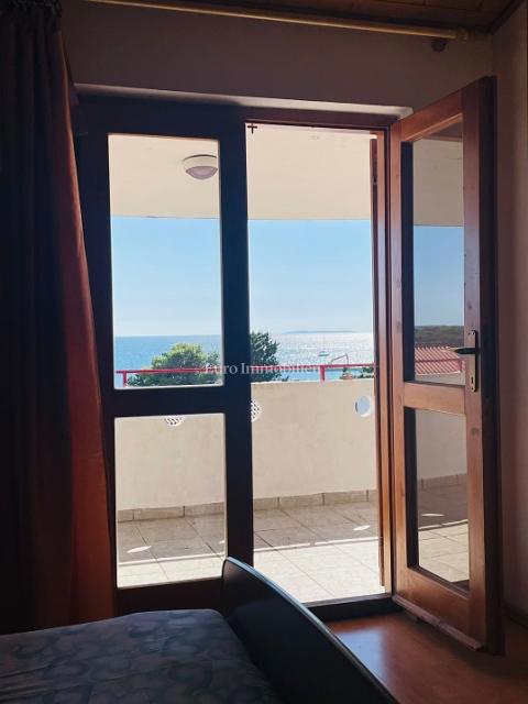 Novalja - hiša s 7 apartmaji in pogledom na morje