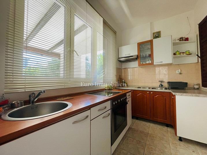 Novalja - hiša s 7 apartmaji in pogledom na morje