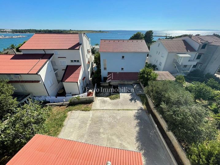Novalja - hiša s 7 apartmaji in pogledom na morje