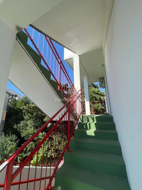 Novalja - hiša s 7 apartmaji in pogledom na morje