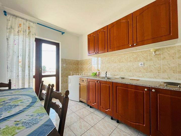 Novalja - hiša s 7 apartmaji in pogledom na morje