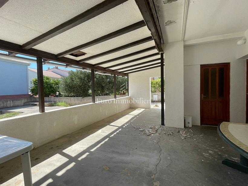 Novalja - hiša s 7 apartmaji in pogledom na morje