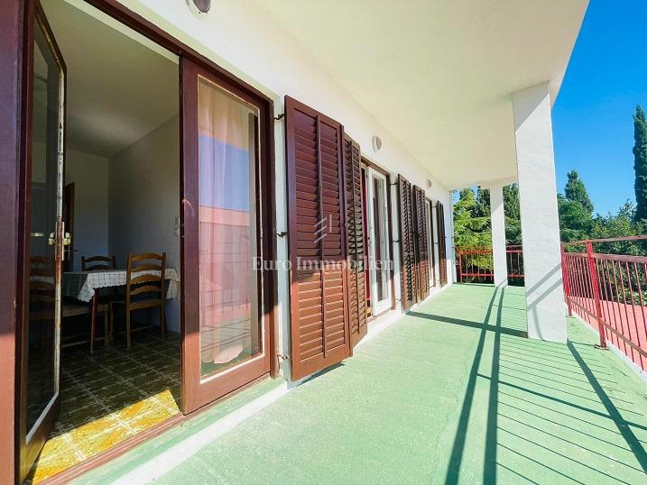 Novalja - hiša s 7 apartmaji in pogledom na morje