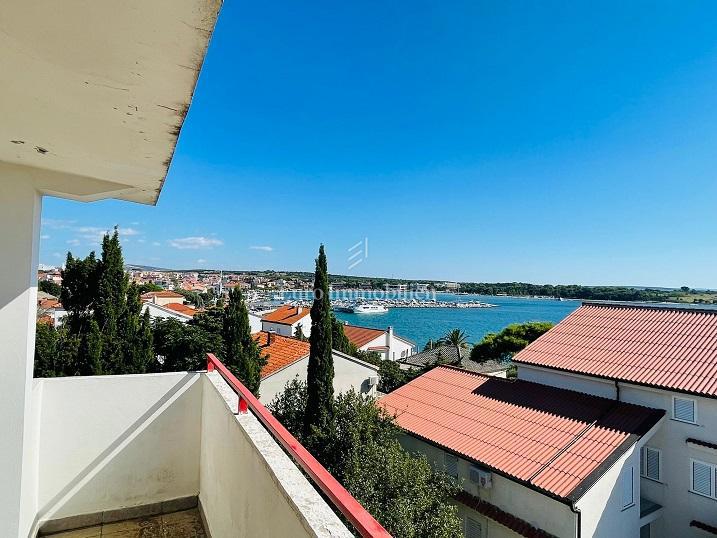 Novalja - hiša s 7 apartmaji in pogledom na morje