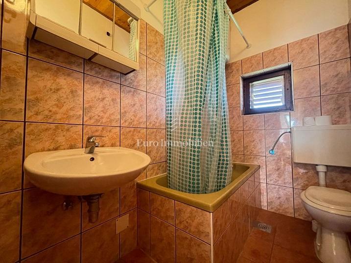 Novalja - hiša s 7 apartmaji in pogledom na morje