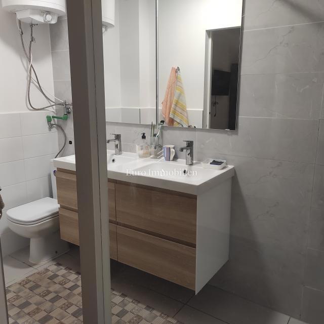 Pirovac - hiša s strešno teraso, bazenom in jacuzzijem