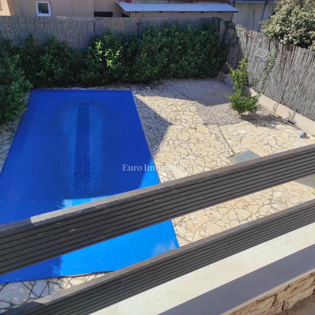 Pirovac - hiša s strešno teraso, bazenom in jacuzzijem