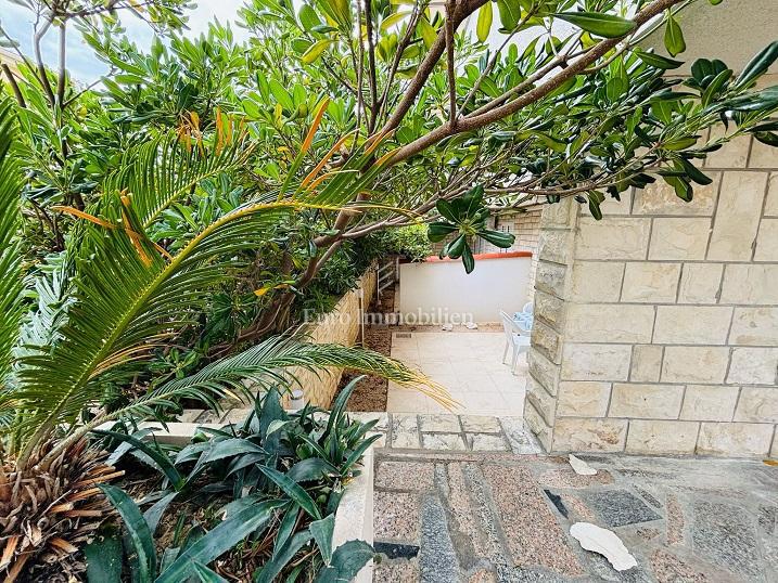 Gajac, otok Pag - apartma s teraso in vrtom
