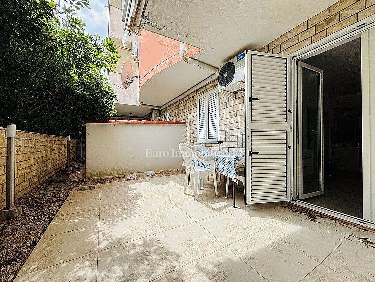 Gajac, otok Pag - apartma s teraso in vrtom