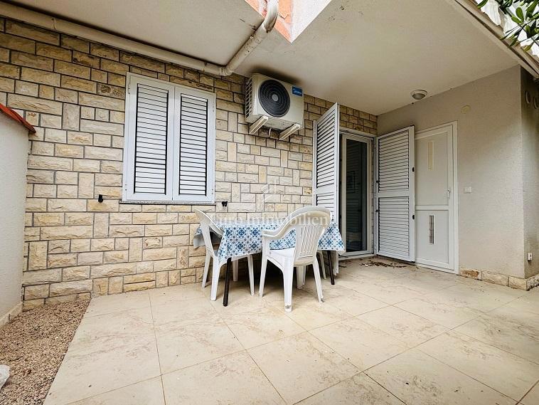 Gajac, otok Pag - apartma s teraso in vrtom