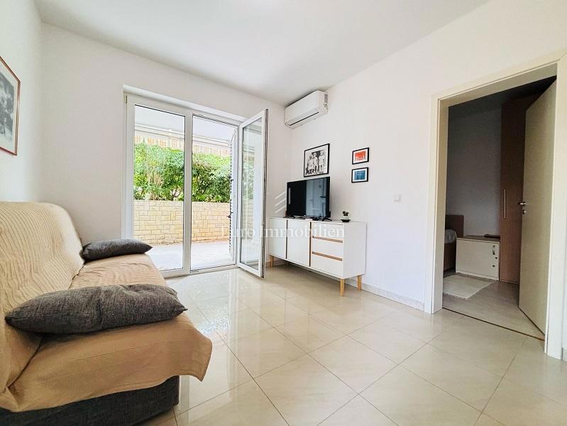 Gajac, otok Pag - apartma s teraso in vrtom