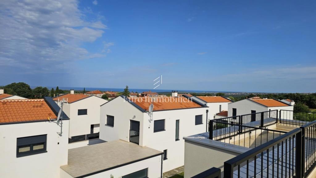 Poreč, okolica - moderno stanovanje s strešno teraso