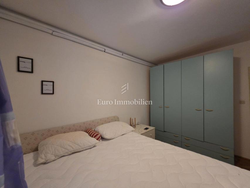 Crikvenica - hiša s štirimi apartmaji na odlični lokaciji