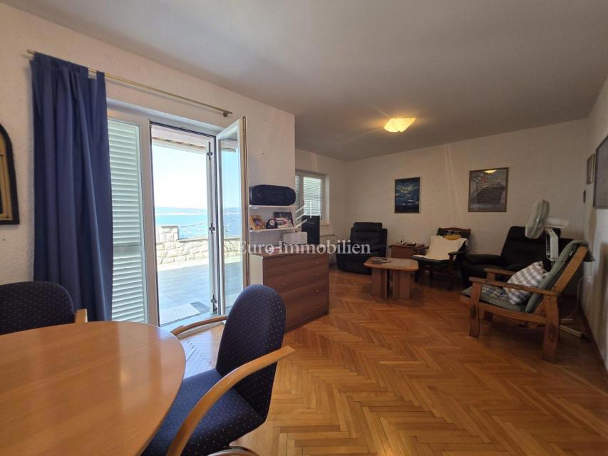 Crikvenica - hiša s štirimi apartmaji na odlični lokaciji
