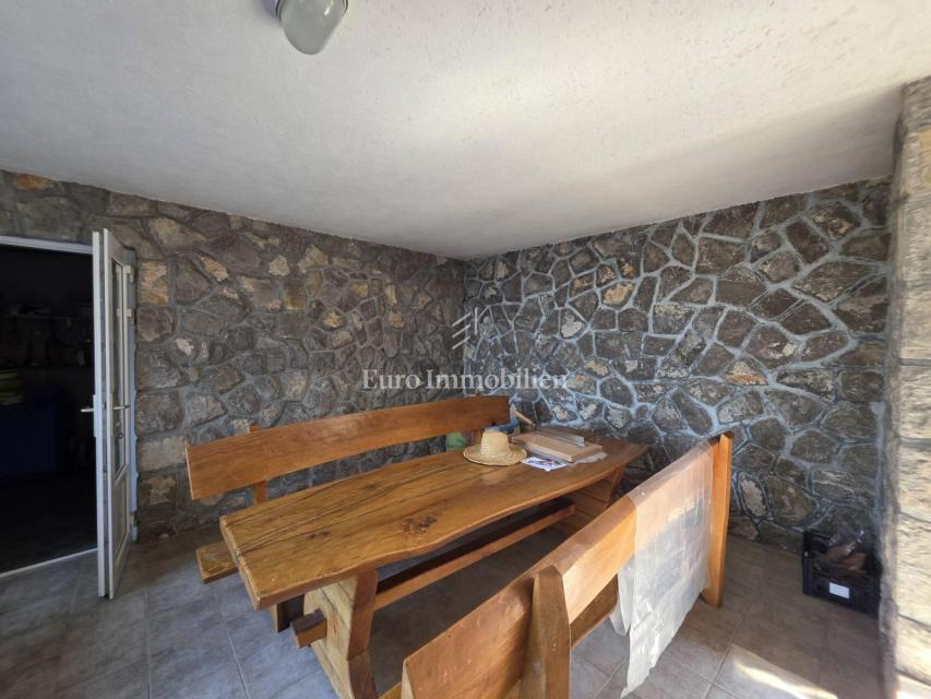 Crikvenica - hiša s štirimi apartmaji na odlični lokaciji
